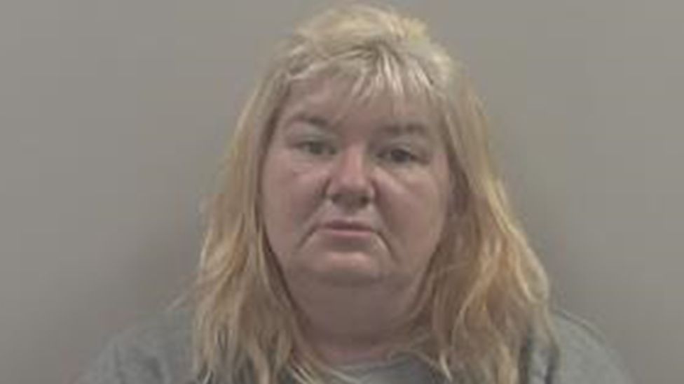 Domestic Abuser Wife Joanne Singleton Jailed For 6 Years For Stabbing Husband 22 Times